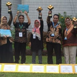 Peduli Lingkungan 7 Sekolah di Kota Mojokerto Raih Penghargaan Adiwiyata 2024 Peduli Lingkungan 7 Sekolah di Kota Mojokerto Raih Penghargaan Adiwiyata 2024