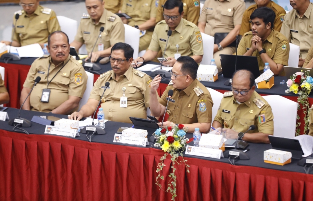 Rakor Bersama Mendagri, Pj. Gubernur Adhy Sebut  Inflasi Jatim Selama Tahun 2024 Cenderung Turun