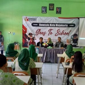 Bawaslu Goes to School” Tekan Money Politik Pemilih Pemula Bawaslu Goes to School” Tekan Money Politik Pemilih Pemula