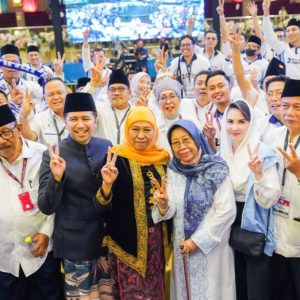 Imam Utomo Dampingi Khofifah-Emil dan Unggul di Debat Perdana Imam Utomo Dampingi Khofifah-Emil dan Unggul di Debat Perdana