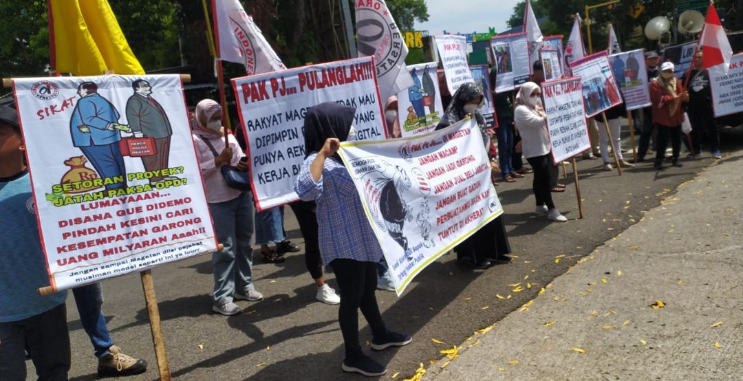 Demo Dugaan Jual Beli Jabatan, Massa Tutut PJ Bupati Magetan Mundur