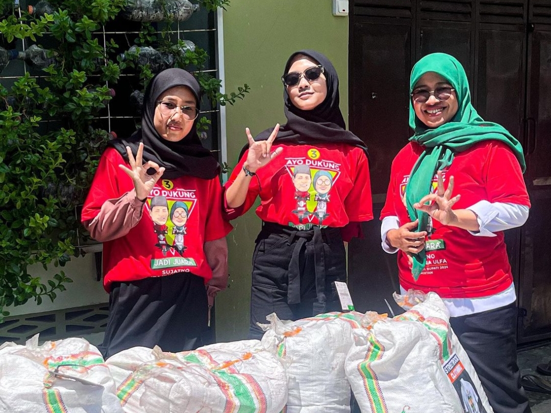 IKA PMII Unesa Sumbang 5000 Kaos Ke Paslon Nomor Urut 03 di Pilkada Magetan