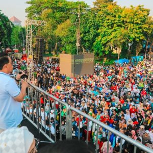 Pj. Gubernur Adhy Karyono Bersama 10.000 Peserta Ikuti Jalan Sehat Hari Santri