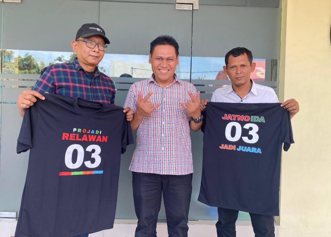 Relawan Pro Jadi Juara Berikan Bantuan 2000 kaos untuk Paslon Nomor 03 Sujatno – Ida