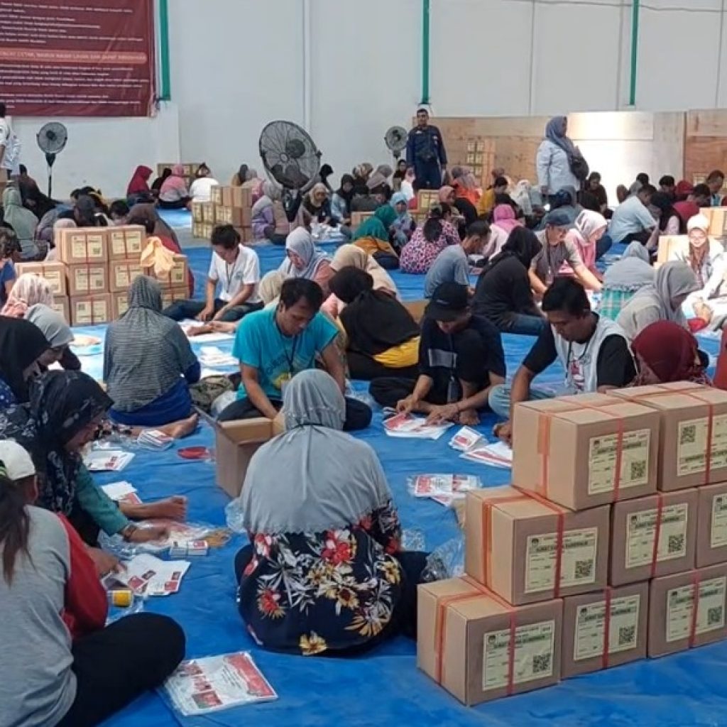 KPU Kabupaten Kediri Libatkan Ribuan Warga Sortir Surat Suara Pilkada Serentak 2024