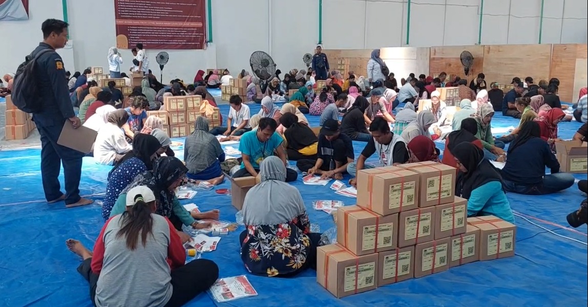 KPU Kabupaten Kediri Libatkan Ribuan Warga Sortir Surat Suara Pilkada Serentak 2024