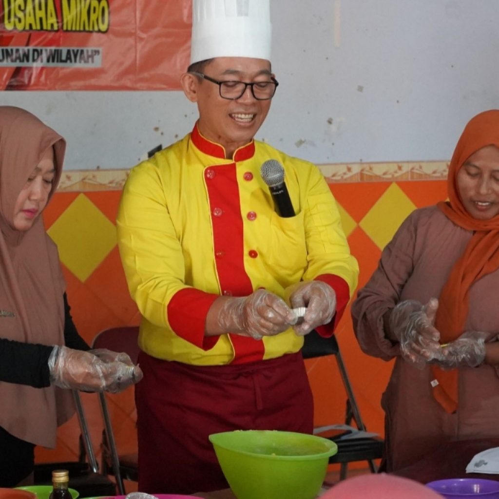 TMMD ke-122 Kodim 0809 dan Pemkab Kediri Gelar Pelatihan Olahan Kue untuk Tingkatkan Potensi Usaha Warga Desa Pagung