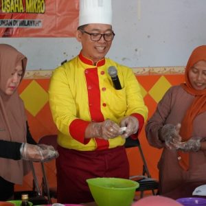 TMMD ke-122 Kodim 0809 dan Pemkab Kediri Gelar Pelatihan Olahan Kue untuk Tingkatkan Potensi Usaha Warga Desa Pagung TMMD ke-122 Kodim 0809 dan Pemkab Kediri Gelar Pelatihan Olahan Kue untuk Tingkatkan Potensi Usaha Warga Desa Pagung