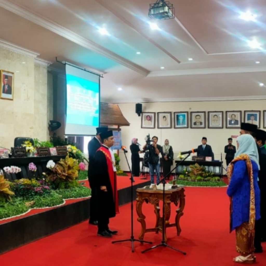 Pelantikan Pimpinan DPRD Kota Kediri 2024: Firdaus, Sudjono Teguh, dan M. Yasin Resmi Dikukuhkan