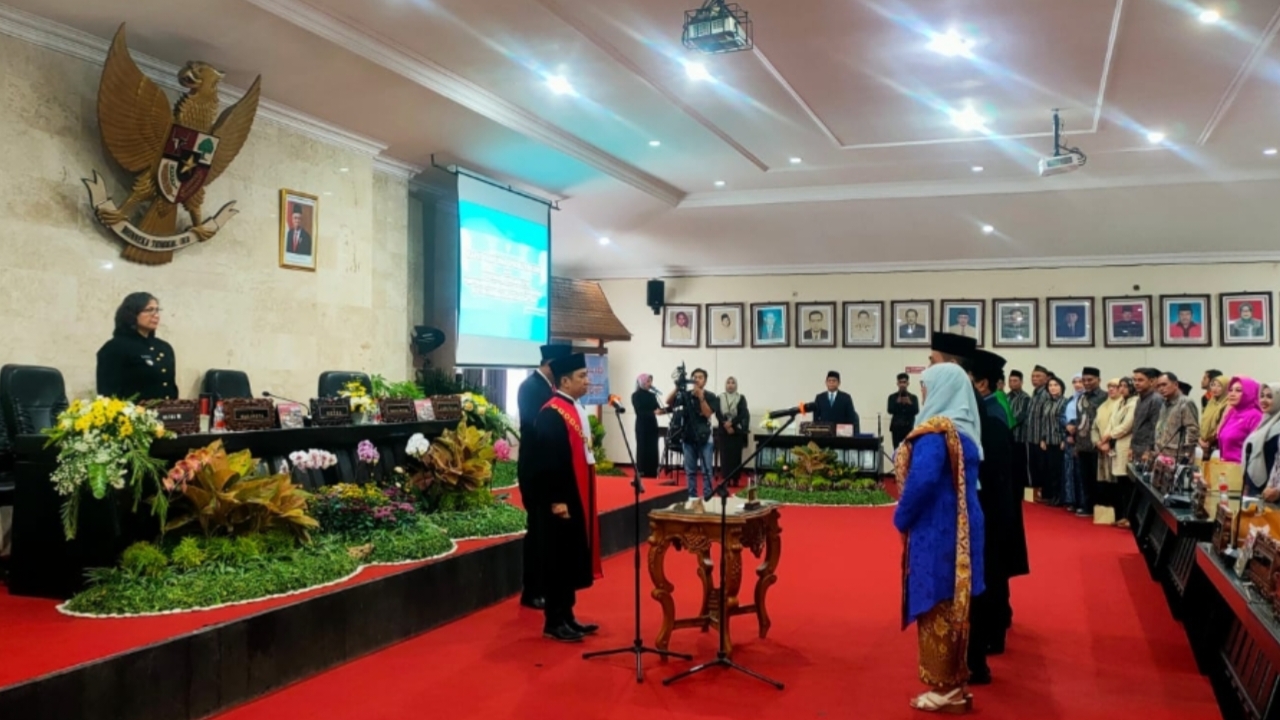 Pelantikan Pimpinan DPRD Kota Kediri 2024: Firdaus, Sudjono Teguh, dan M. Yasin Resmi Dikukuhkan