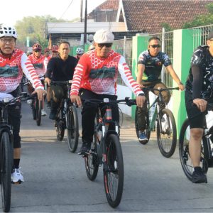 Meriahkan HUT TNI Ke-79, LCC Mojokerto Raya Gelar Gowes Bareng Meriahkan HUT TNI Ke-79, LCC Mojokerto Raya Gelar Gowes Bareng