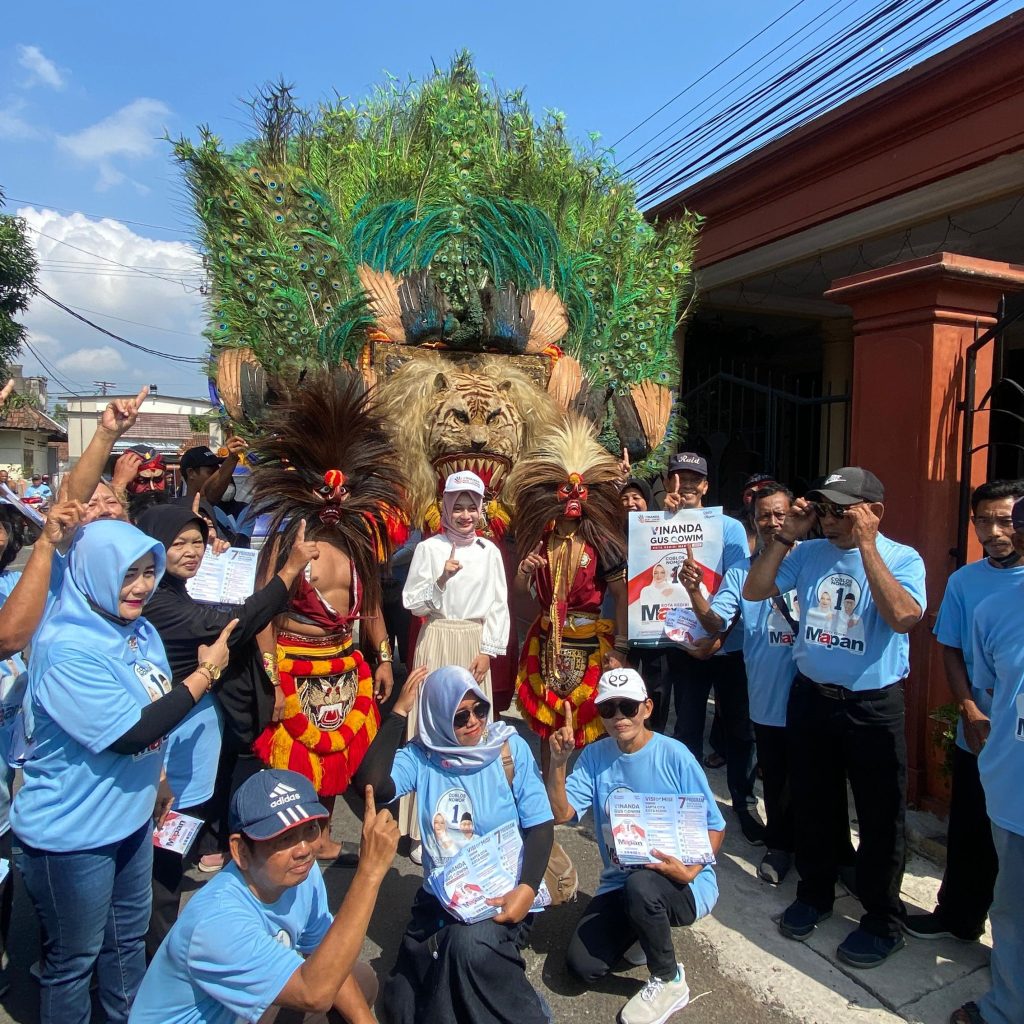 Diiringi Reog dan Jathilan, Mbak Vinanda Sambangi Warga Kelurahan Ketami