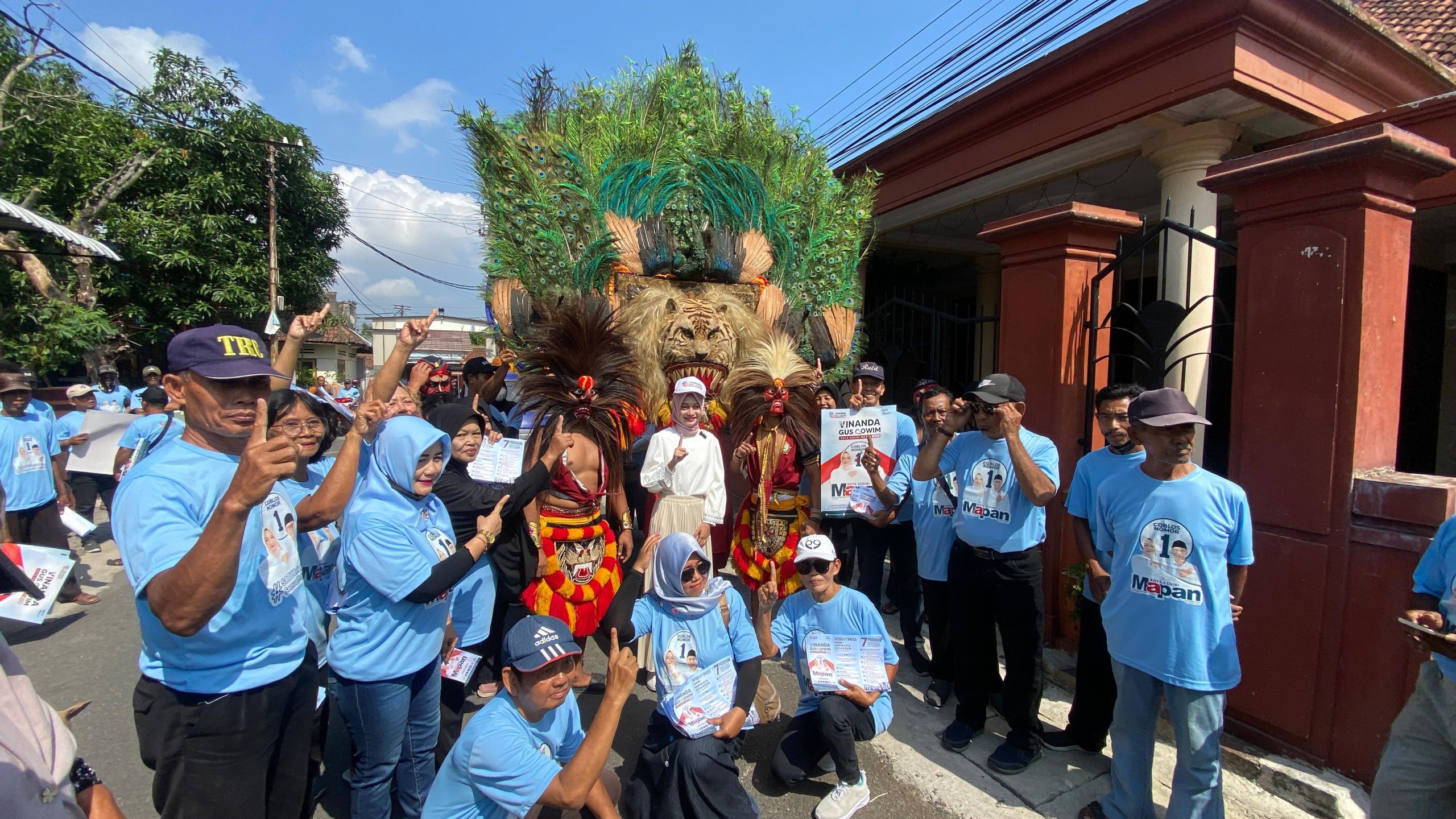 Diiringi Reog dan Jathilan, Mbak Vinanda Sambangi Warga Kelurahan Ketami
