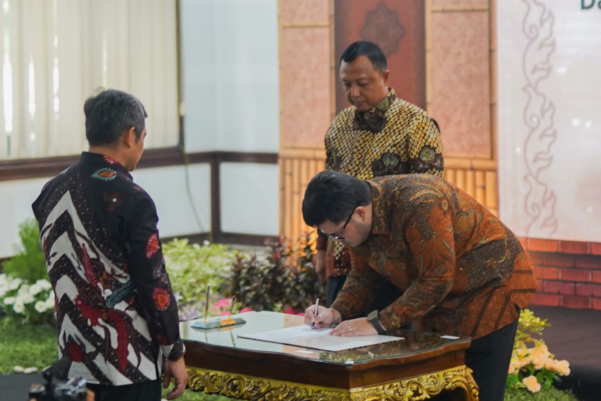 Bupati Kediri Hanindhito Himawan Pramana Kembali Bertugas, Bahas APBD 2025 dan Proyek Prioritas