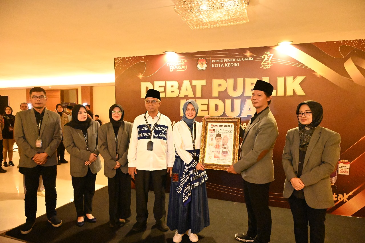 Debat Publik Kota Kediri, Mbak Vinanda – Gus Qowim Tampil Memukau