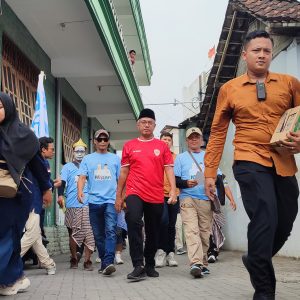 Bawa Solusi untuk Kota Kediri, Gus Qowim Terjun Langsung Sapa Warga Bandar Kidul Bawa Solusi untuk Kota Kediri, Gus Qowim Terjun Langsung Sapa Warga Bandar Kidul
