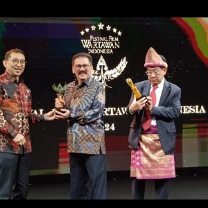 Ilham Bintang dan Anwar Fuady Raih Lifetime Achievement Award FFWI 2024 Ilham Bintang dan Anwar Fuady Raih Lifetime Achievement Award FFWI 2024