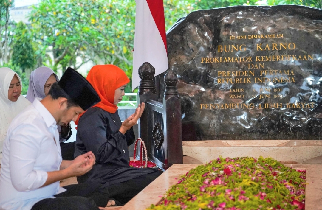 Khofifah-Emil Kenang Sosok Bung Karno dan Kedekatannya dengan Ulama NU
