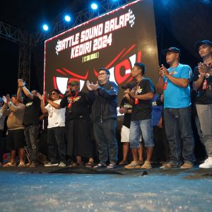 Ribuan Warga Kabupaten Kediri Meriahkan Battle Sound Horeg, Sambut Hangat Mas Dhito Ribuan Warga Kabupaten Kediri Meriahkan Battle Sound Horeg, Sambut Hangat Mas Dhito