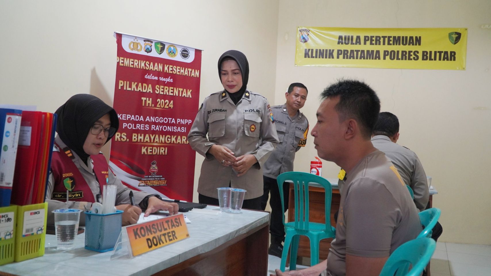 Pelaksanaan Pengamanan Pilkada 2024, Polres Blitar Periksa Kesehatan Anggota Pengamanan TPS