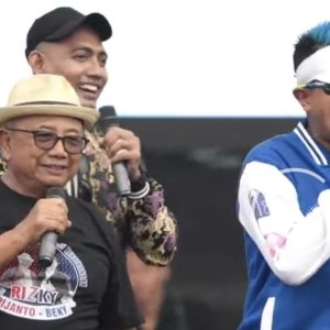 Kampanye Terakhir, Ribuan Warga Blitar Berharap Pasangan Rizky Menang Mutlak Kampanye Terakhir, Ribuan Warga Blitar Berharap Pasangan Rizky Menang Mutlak