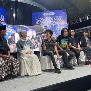 God Bless Hadir di Kampanye Vinanda-Gus Qowim di Lapangan Gajahmada God Bless Hadir di Kampanye Vinanda-Gus Qowim di Lapangan Gajahmada