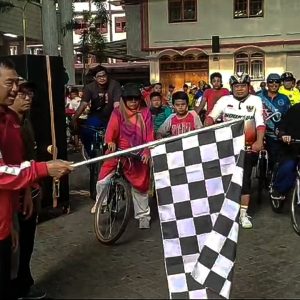 Hari Pahlawan, Ribuan Peserta Meriahkan Sepeda Santai di Ponpes Wali Barokah Hari Pahlawan, Ribuan Peserta Meriahkan Sepeda Santai di Ponpes Wali Barokah