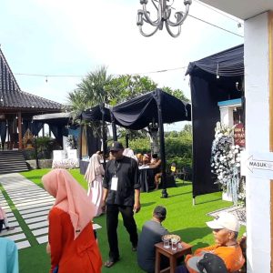 TPS Unik Bertema Budaya Jawa di Kabupaten Kediri Tarik Minat Warga untuk Menyalurkan Hak Suara TPS Unik Bertema Budaya Jawa di Kabupaten Kediri Tarik Minat Warga untuk Menyalurkan Hak Suara