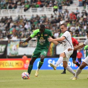 Liga 1 : Persebaya Menangkan Duel Klasik Lawan Persija Jakarta 2-1