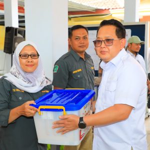 Pj. Gubernur Jatim Tinjau Kesiapan Logistik Jelang Pilkada Serentak di Kabupaten Lumajang Pj. Gubernur Jatim Tinjau Kesiapan Logistik Jelang Pilkada Serentak di Kabupaten Lumajang