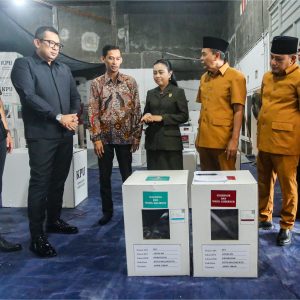 Pastikan Tidak Ada Kesalahan, Pj. Wali Kota dan Ketua DPRD Tinjau Kesiapan Logistik KPU Pastikan Tidak Ada Kesalahan, Pj. Wali Kota dan Ketua DPRD Tinjau Kesiapan Logistik KPU