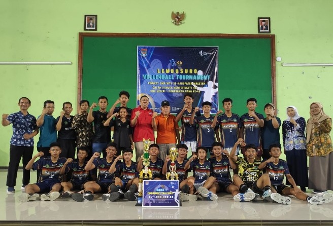 MTSN 5 Magetan Juara 1 Turnamen Voli Antar Pelajar Ponpes Mayak Dan Lembu Suro 2024
