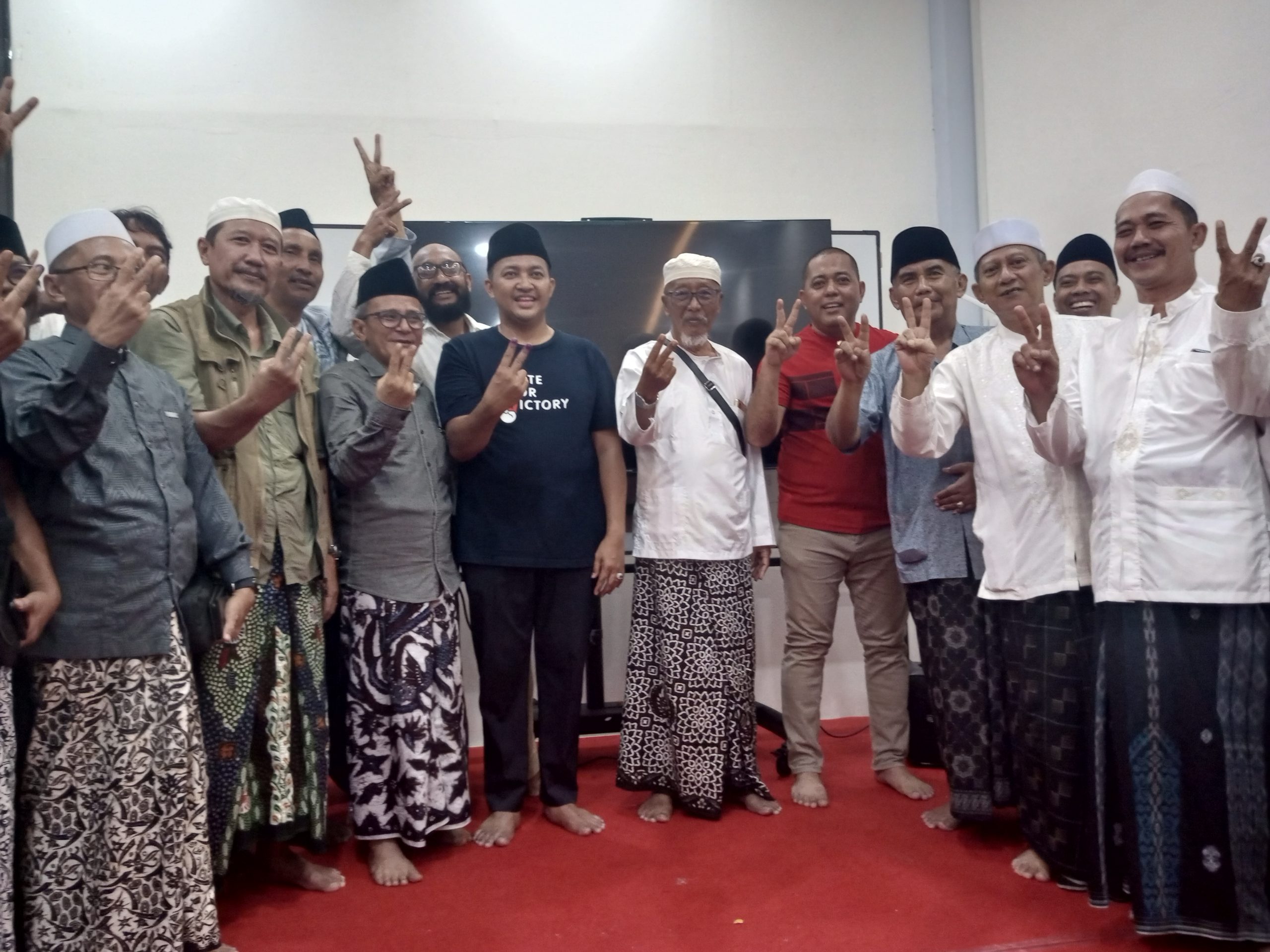 Cakar Garuda, Koyak Sarang Lebah Dan Kandang Banteng