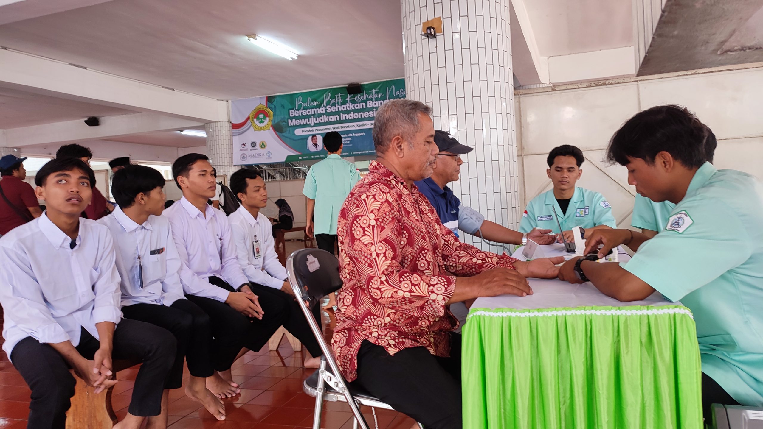 Semangat Sehat Bersama, Ponpes Wali Barokah Gelar Bakti Sosial dan Pelatihan BHD