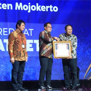 Kab Mojokerto Raih Double Penghargaan Top Inovasi Layanan Publik Jatim Kab Mojokerto Raih Double Penghargaan Top Inovasi Layanan Publik Jatim