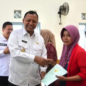 Bagikan PTSL di Dua Desa, Pemkab Kediri Sampaikan Tiga Pesan Berikut Bagikan PTSL di Dua Desa, Pemkab Kediri Sampaikan Tiga Pesan Berikut
