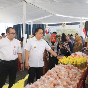 Adhy Karyono Optimis Makin Banyak Produk UKM Jatim Tembus Pasar Dunia Adhy Karyono Optimis Makin Banyak Produk UKM Jatim Tembus Pasar Dunia