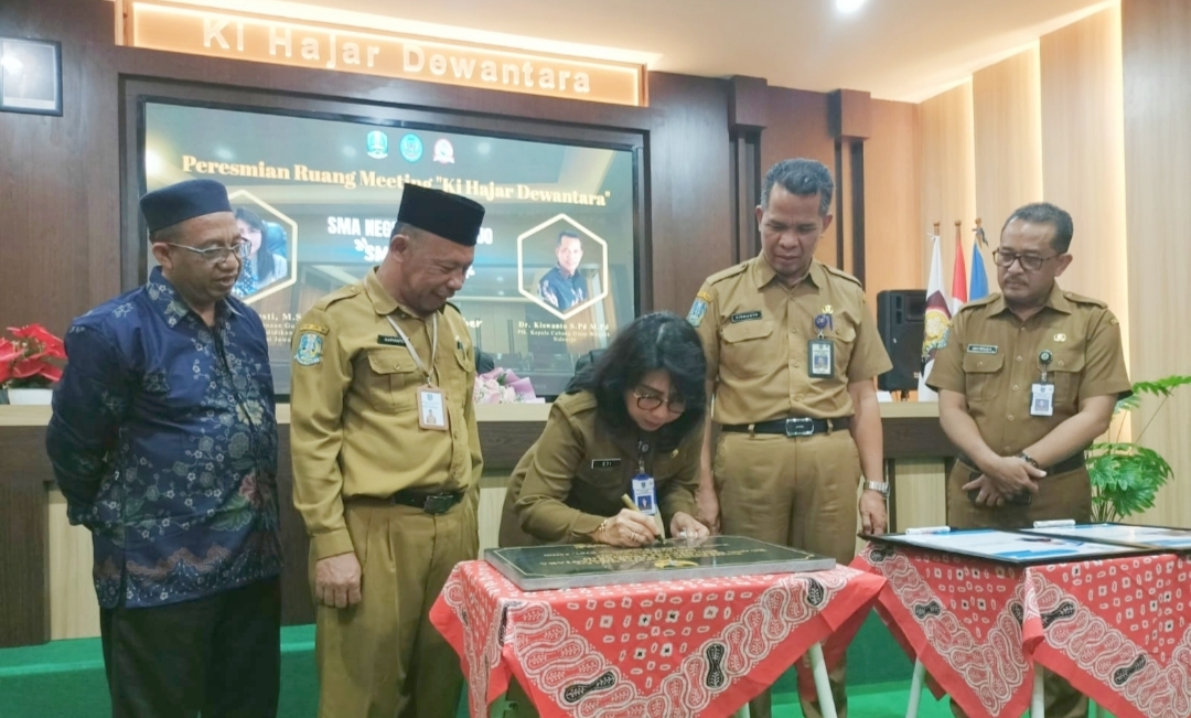 Kabid Pembinaan GTK Ajak Guru dan Siswa SMAN 4 Sidoarjo Terus Berinovasi dan Berprestasi