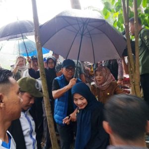 “Sepasang Kekasih” di Jembatan Baduy Kecil Pada Peringatan HKSN 2024 “Sepasang Kekasih” di Jembatan Baduy Kecil Pada Peringatan HKSN 2024