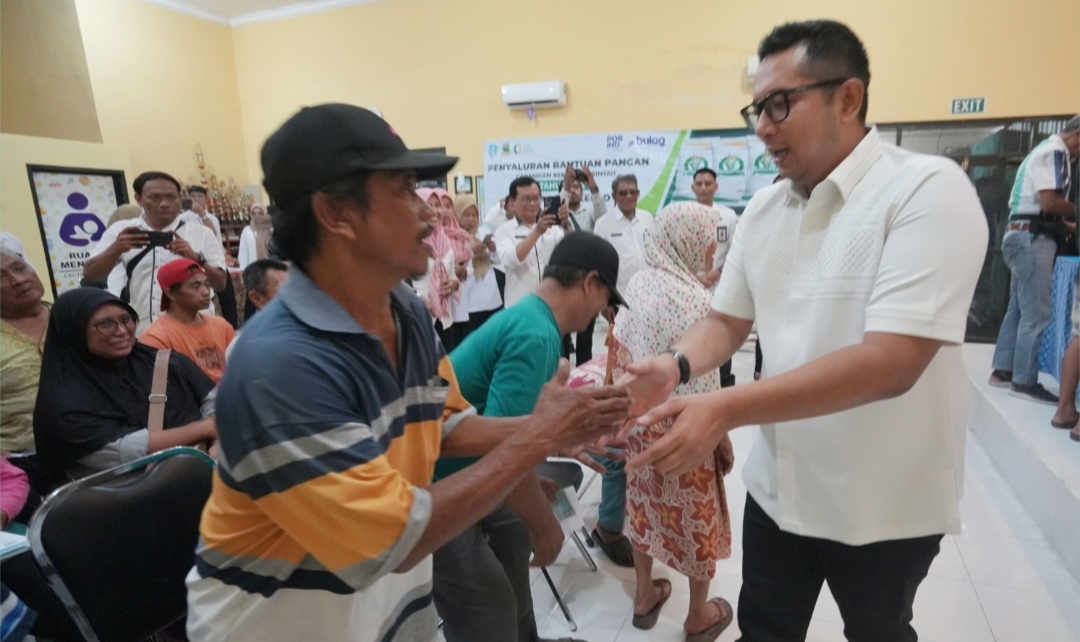 Pj. Walikota Ali Kuncoro Pantau Penyaluran Bantuan Beras CBP Pada 8.630 Warga KPM Kota Mojokerto
