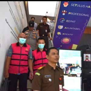 Dua Pejabat PD Pasar Surya Jadi Tersangka Korupsi Pengelolaan Parkir Rp725,44 Juta Dua Pejabat PD Pasar Surya Jadi Tersangka Korupsi Pengelolaan Parkir Rp725,44 Juta