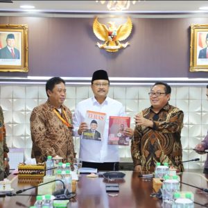 Pengurus SMSI Pusat Dipimpin Ketum Firdaus Gelar Audiensi dengan Mensos Saifullah Yusuf Pengurus SMSI Pusat Dipimpin Ketum Firdaus Gelar Audiensi dengan Mensos Saifullah Yusuf