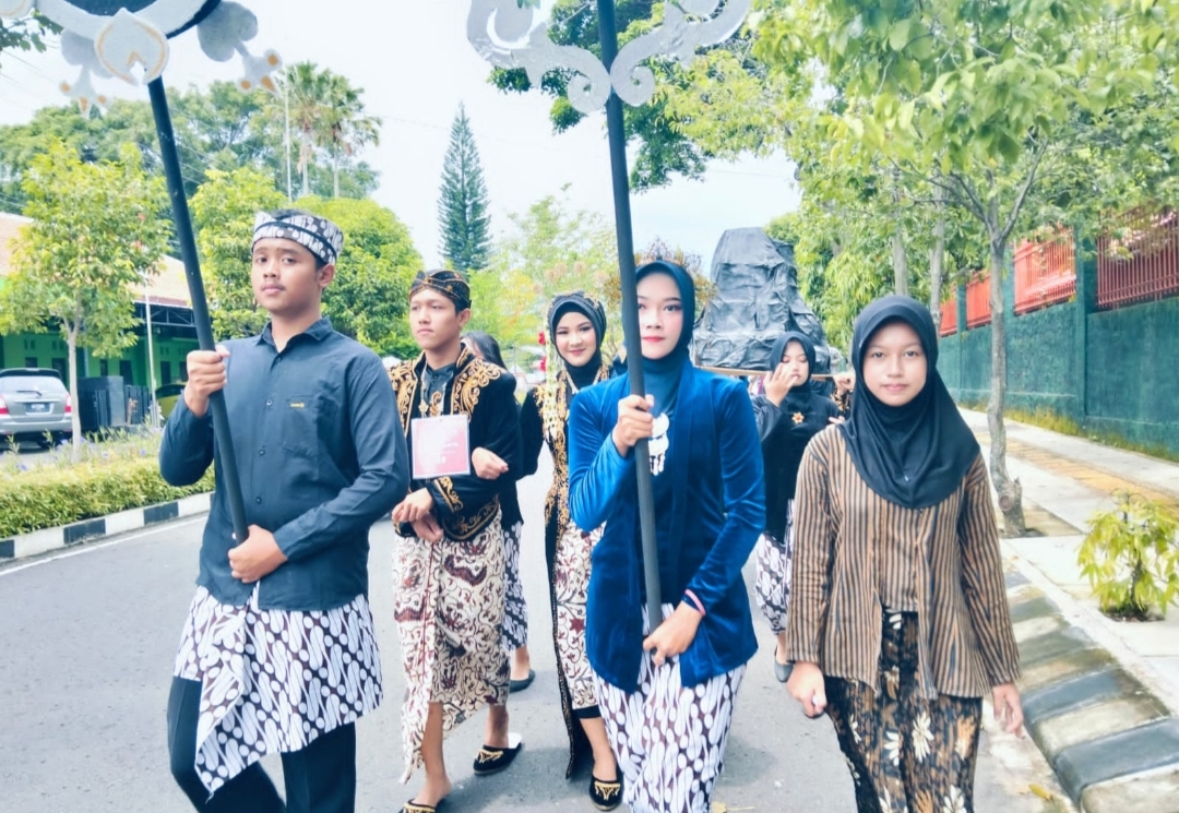 Rangkaian HUT Ke 40 SMAN Magetan Gelar Pawai Budaya