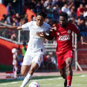 Arema FC Curi Poin di Kandang Semen Padang