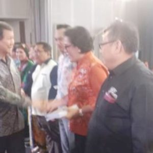 Firdaus dan Grace, Pengusul Gelar Kepahlawanan Mendapat Penghargaan Firdaus dan Grace, Pengusul Gelar Kepahlawanan Mendapat Penghargaan