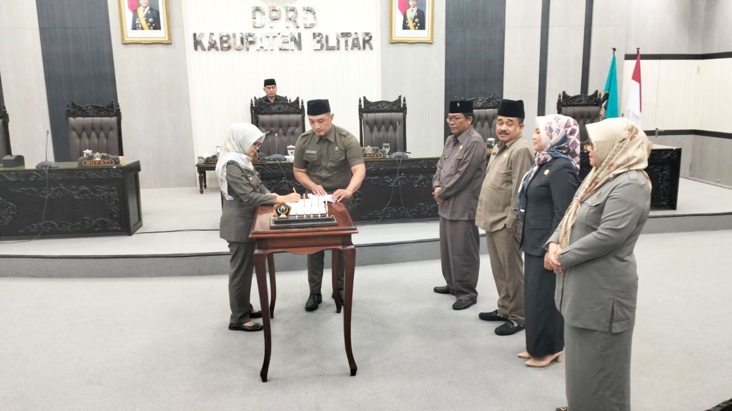 Sidang Paripurna DPRD Kabupaten Blitar Tentang Penyampaikan Pendapat Akhir RAPBD 2025