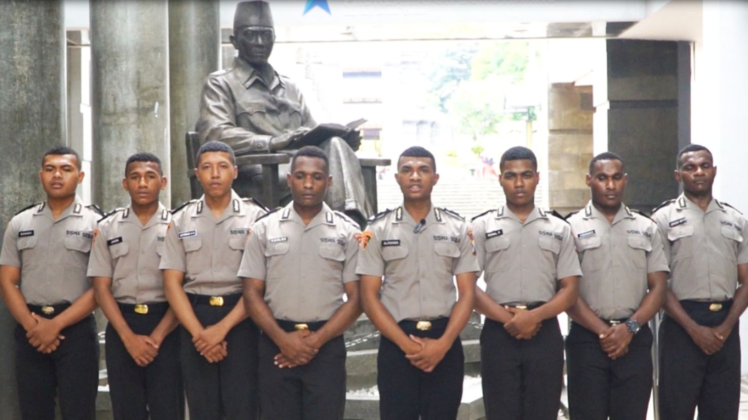 Tanamankan Jiwa Nasionalisme, Siswa Bintara Papua Ziarah ke Makam Bung Karno di Blitar