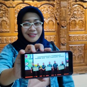 Kolaborasi Harmonis, IJTI Korda Kediri Raih Dua Penghargaan di TMMD ke-122 Kolaborasi Harmonis, IJTI Korda Kediri Raih Dua Penghargaan di TMMD ke-122