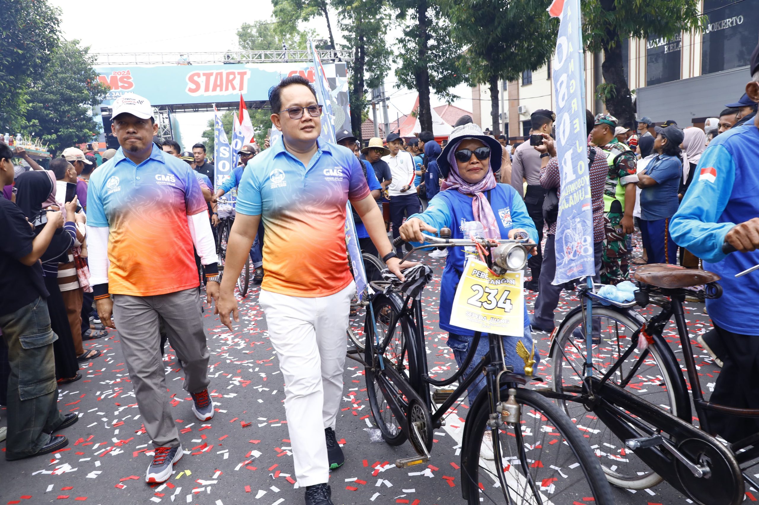Meriah, Gerak Jalan Tradisional Mojokerto-Surabaya Diikuti 6.596 Peserta