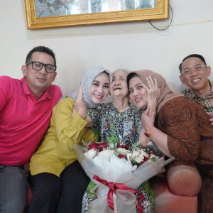 Hari Ibu, Pejabat Kota Mojokerto Temui Ibu-Ibu Lansia Beri Kado Istimewa Hari Ibu, Pejabat Kota Mojokerto Temui Ibu-Ibu Lansia Beri Kado Istimewa